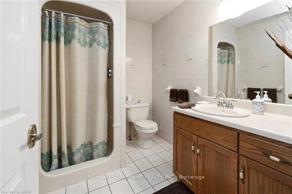 Photo 19 of 266 Sumach Drive, Burlington, Bayview — HOMEH