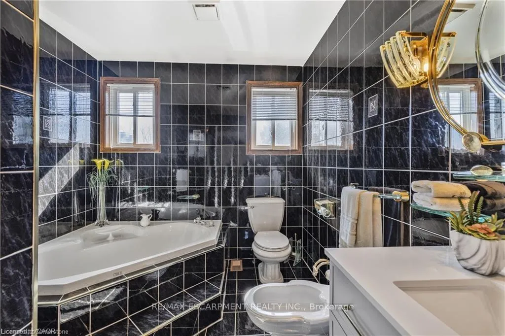 Photo 26 of 266 Sumach Drive, Burlington, Bayview — HOMEH