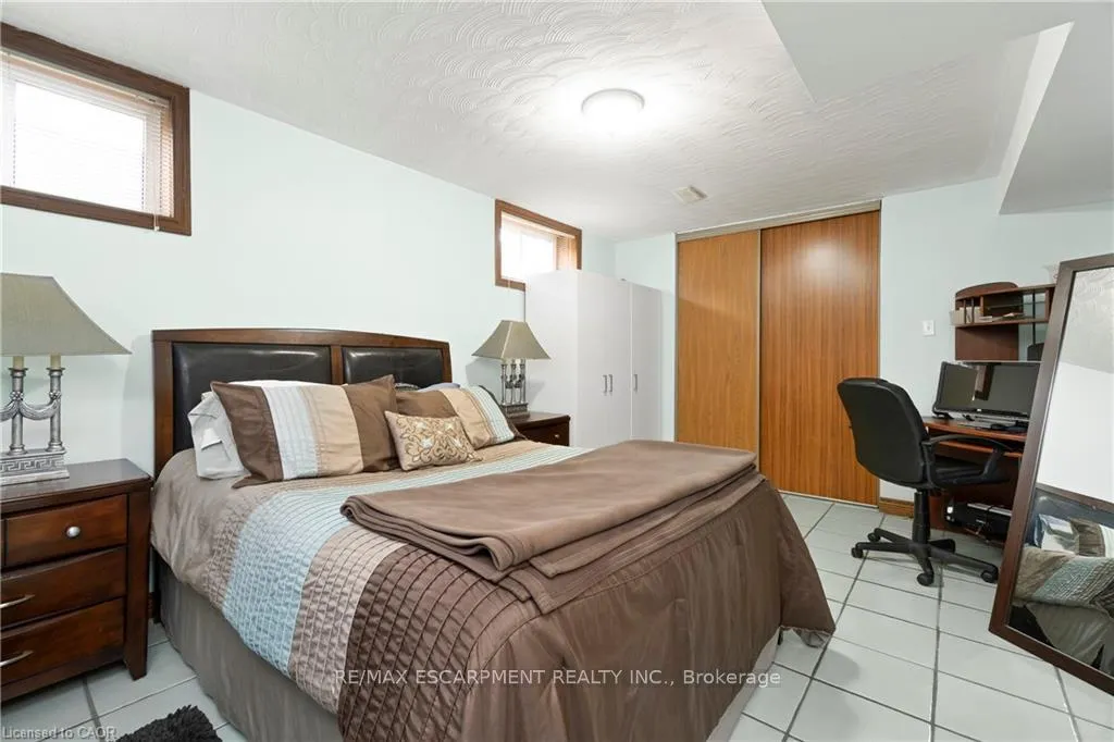 Photo 34 of 266 Sumach Drive, Burlington, Bayview — HOMEH
