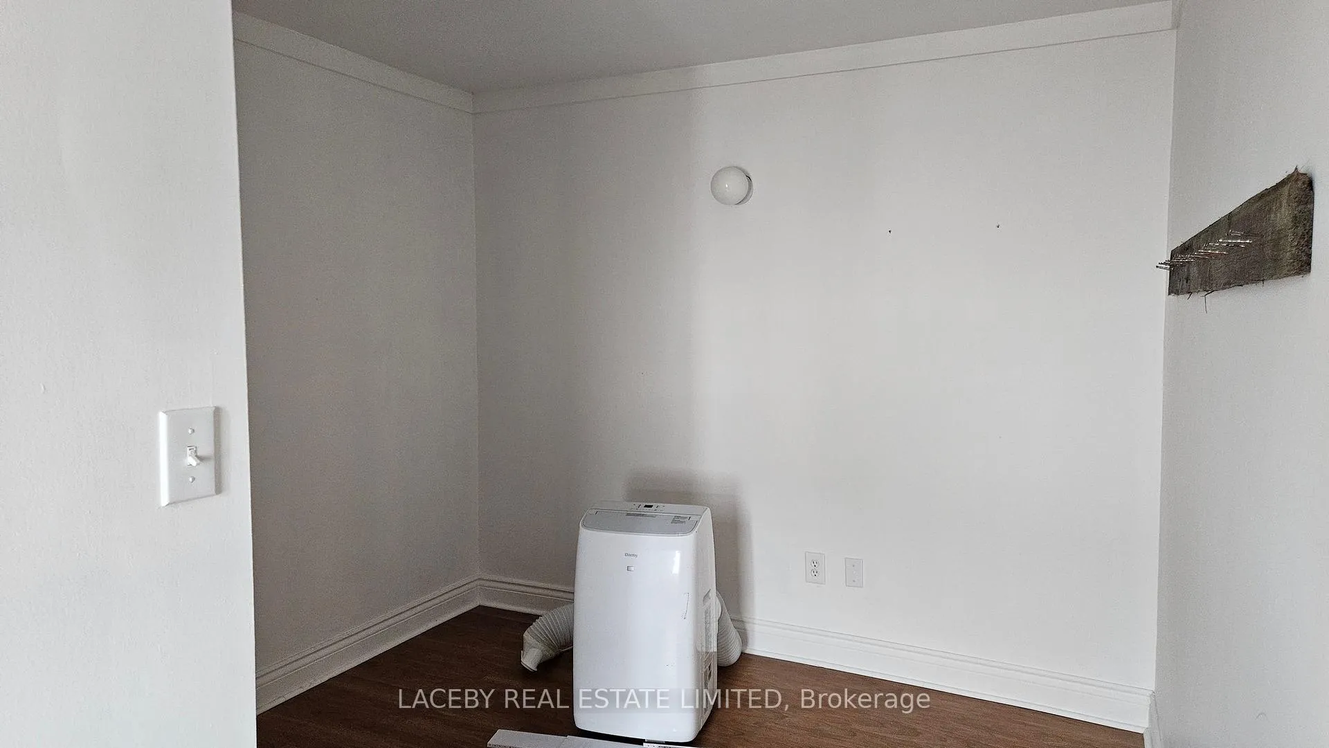 Photo 8 of Unit 5, 250 Main Street, King, Schomberg — HOMEH