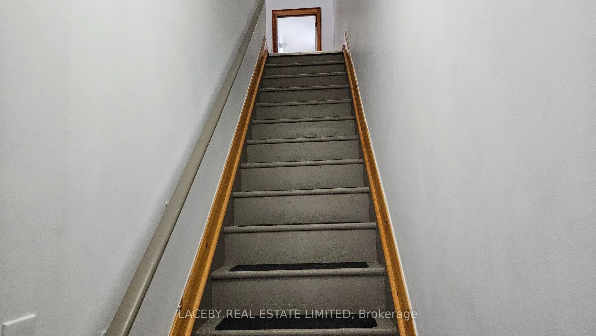Photo 10 of Unit 5, 250 Main Street, King, Schomberg — HOMEH