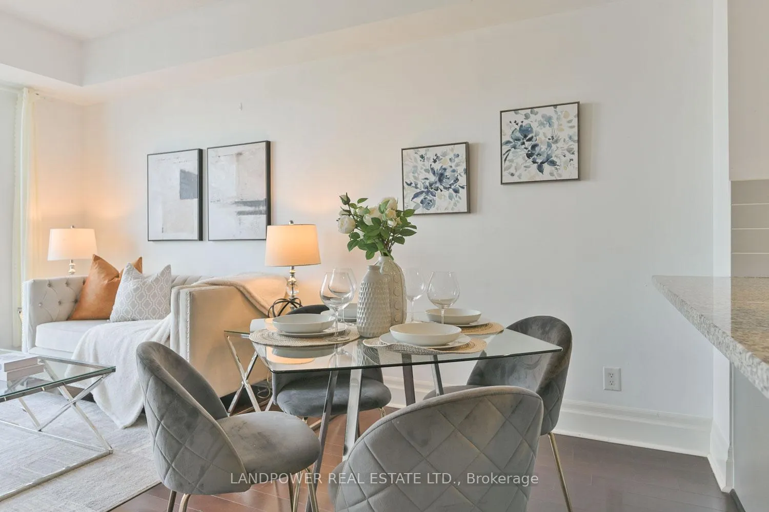Photo 4 of Unit 711, 1 Upper Duke Crescent, Markham, Unionville — HOMEH