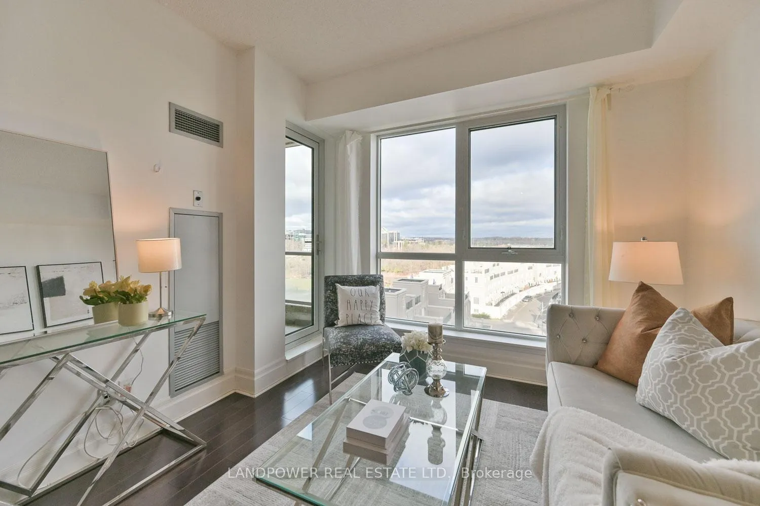 Photo 10 of Unit 711, 1 Upper Duke Crescent, Markham, Unionville — HOMEH