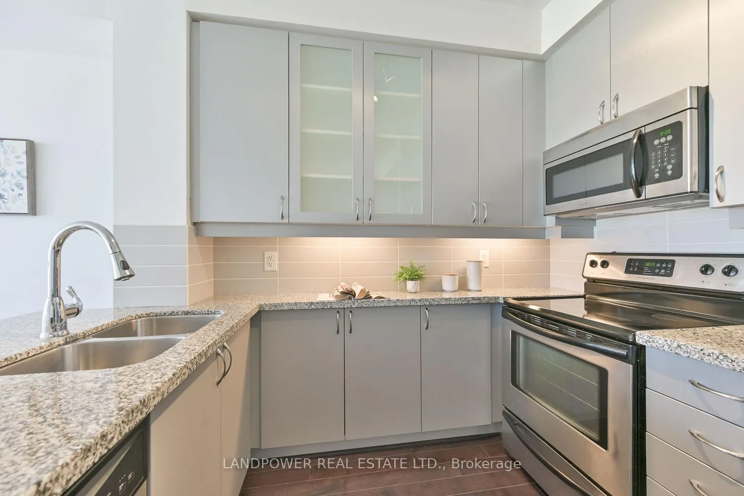 Photo 11 of Unit 711, 1 Upper Duke Crescent, Markham, Unionville — HOMEH