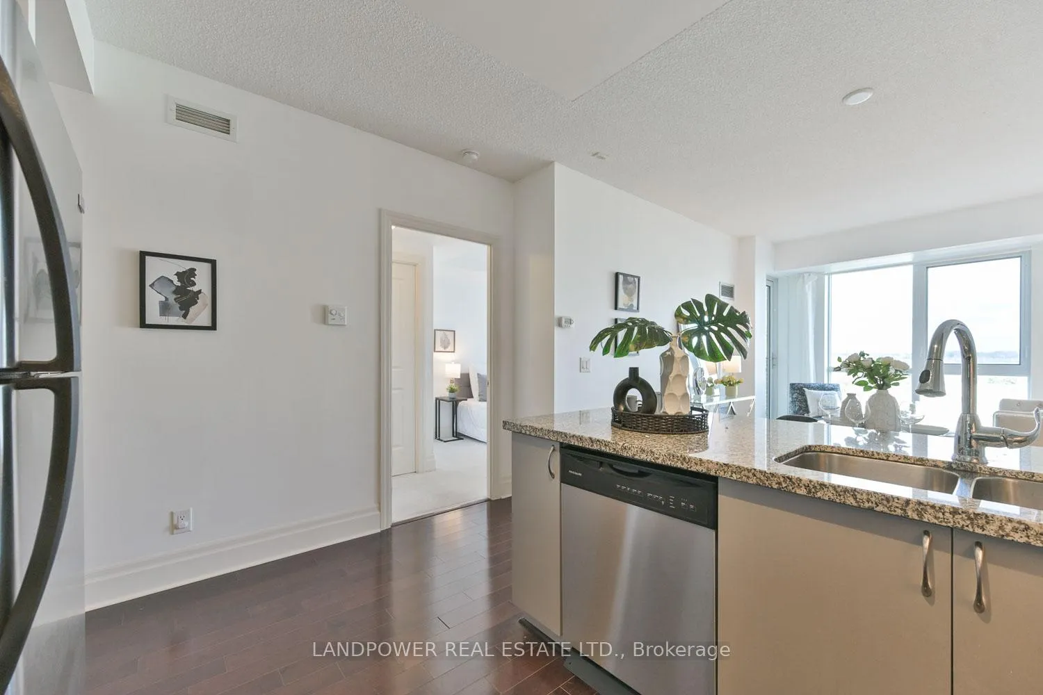 Photo 12 of Unit 711, 1 Upper Duke Crescent, Markham, Unionville — HOMEH