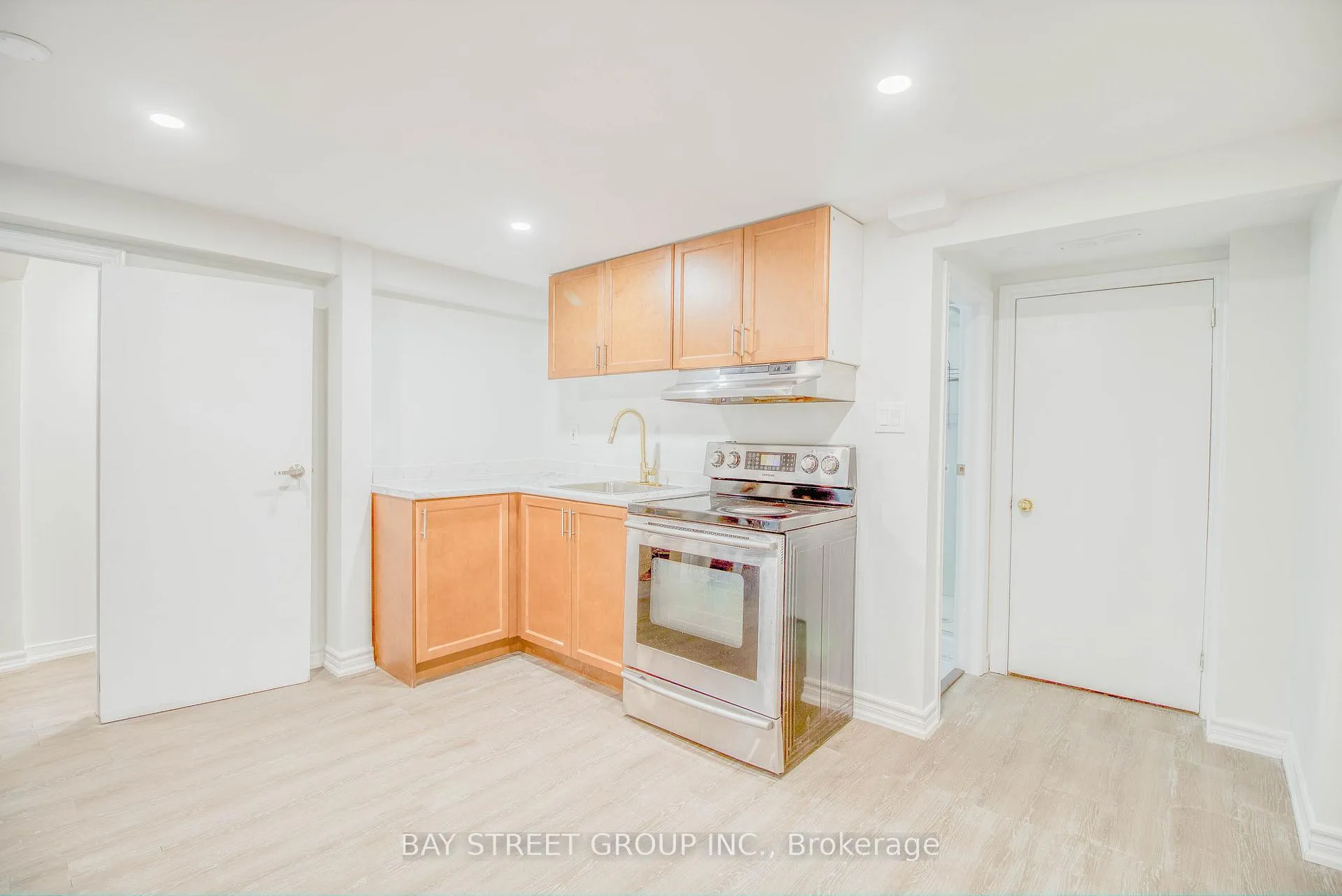 Photo 2 of Unit Basement #1, 65 Davis Road N, Aurora, Aurora Highlands — HOMEH