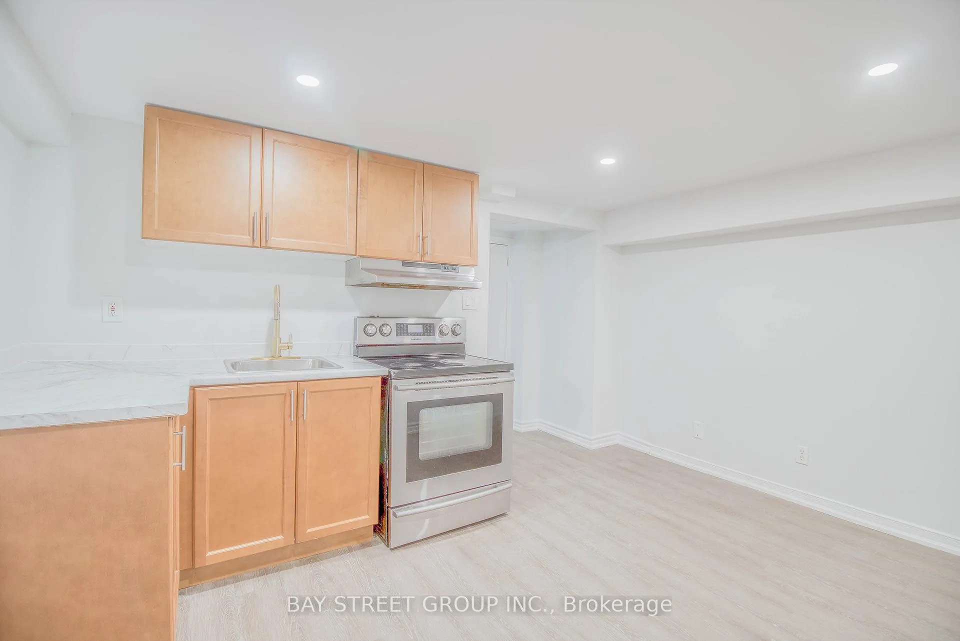 Photo 3 of Unit Basement #1, 65 Davis Road N, Aurora, Aurora Highlands — HOMEH