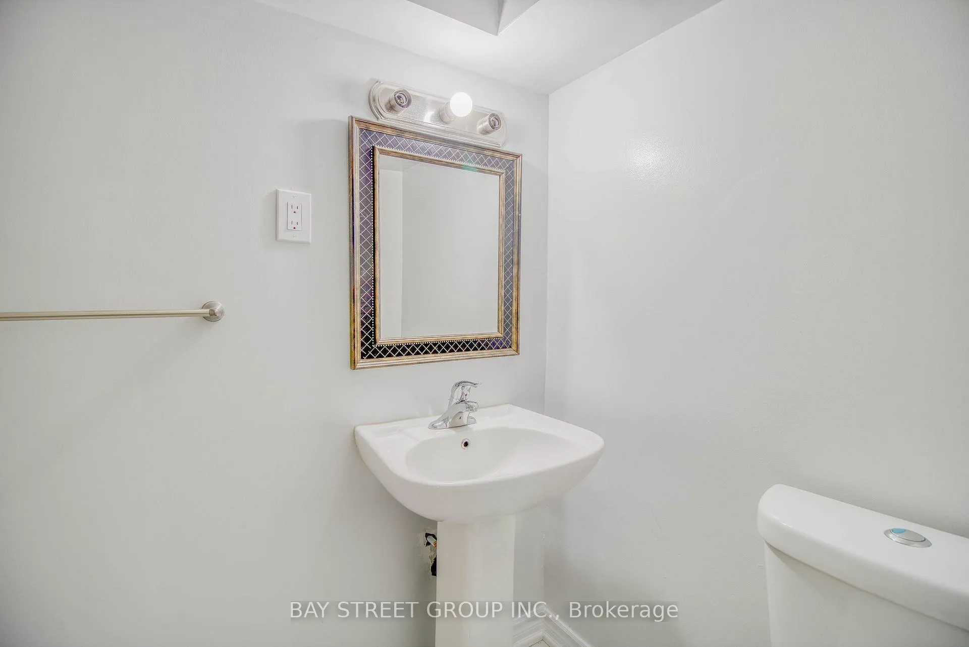 Photo 9 of Unit Basement #1, 65 Davis Road N, Aurora, Aurora Highlands — HOMEH