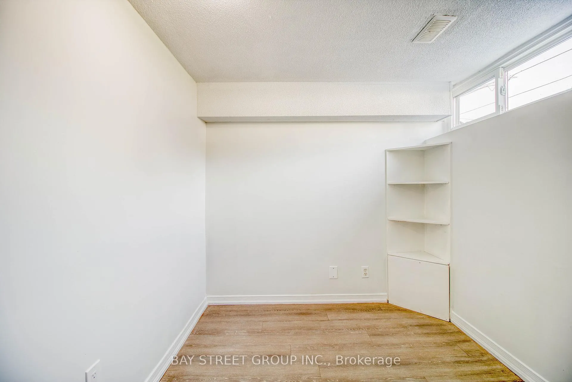 Photo 14 of Unit Basement #1, 65 Davis Road N, Aurora, Aurora Highlands — HOMEH