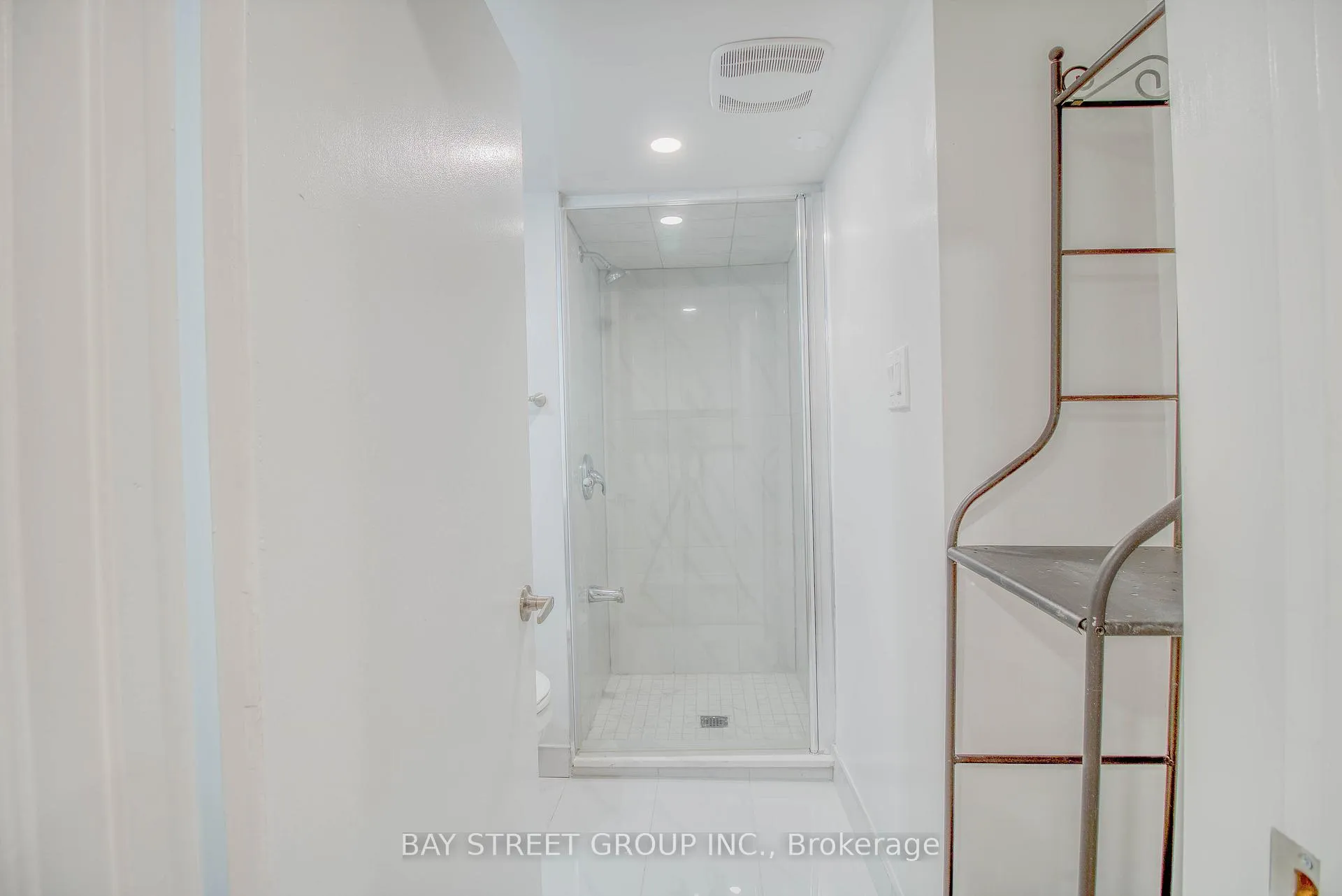 Photo 13 of Unit Basement #2, 65 Davis Road N, Aurora, Aurora Highlands — HOMEH