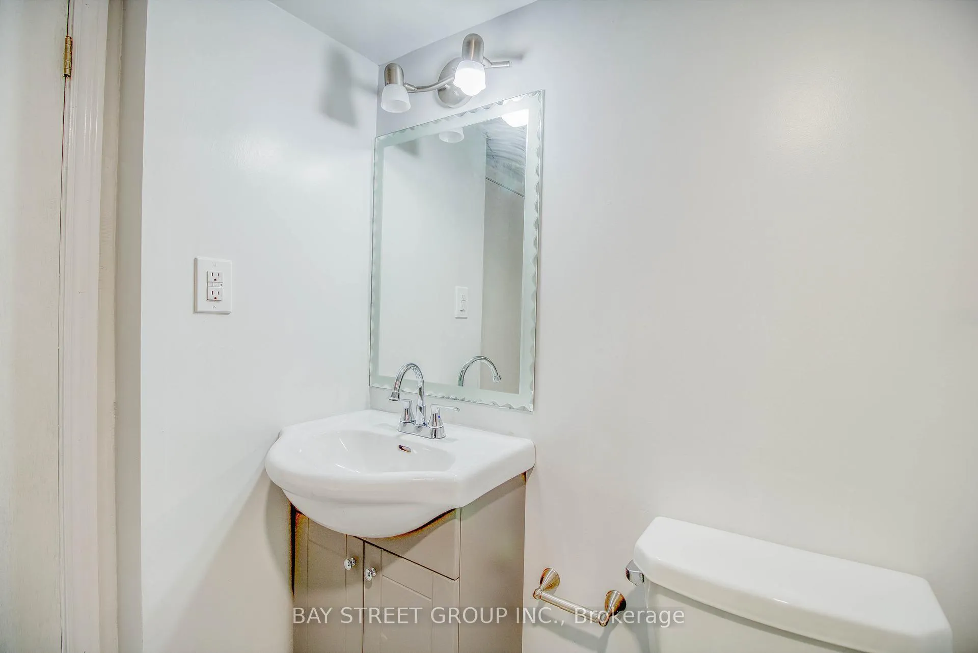 Photo 14 of Unit Basement #2, 65 Davis Road N, Aurora, Aurora Highlands — HOMEH