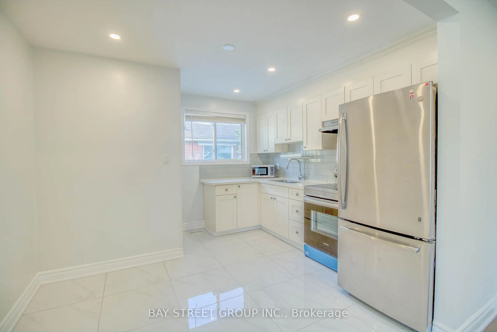 Photo 2 of Unit Main, 65 Davis Road, Aurora, Aurora Highlands — HOMEH