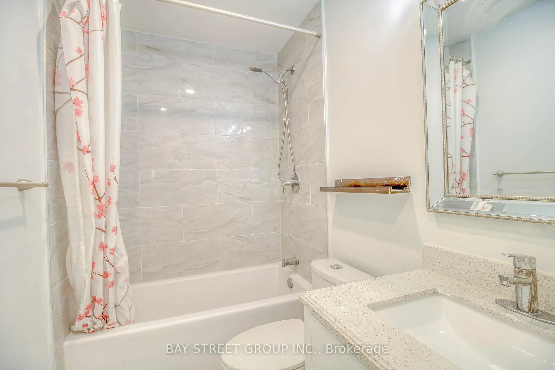 Photo 6 of Unit Main, 65 Davis Road, Aurora, Aurora Highlands — HOMEH