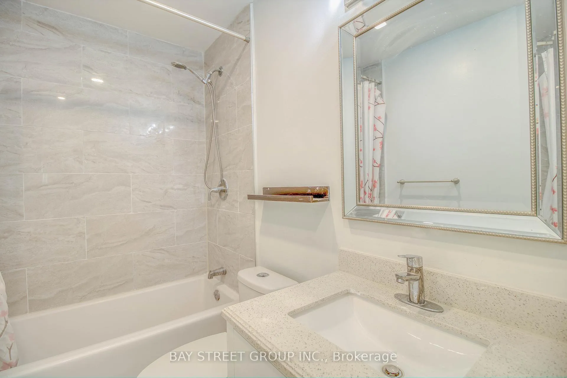 Photo 7 of Unit Main, 65 Davis Road, Aurora, Aurora Highlands — HOMEH