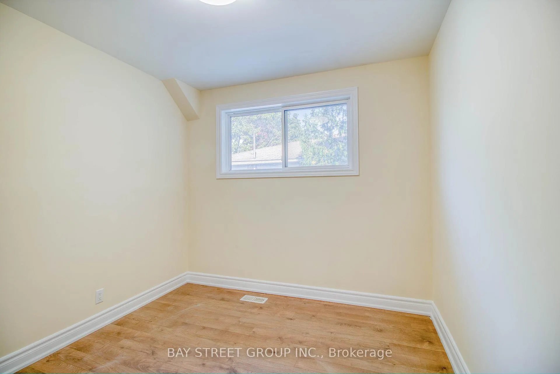 Photo 9 of Unit Main, 65 Davis Road, Aurora, Aurora Highlands — HOMEH