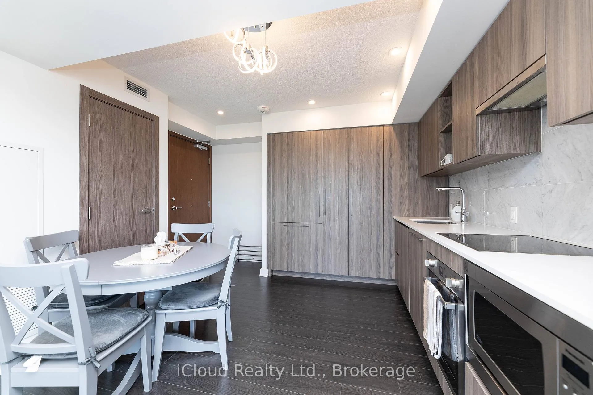 Photo 5 of Unit 2311, 19 Bathurst Street, Toronto, Waterfront Communities — HOMEH