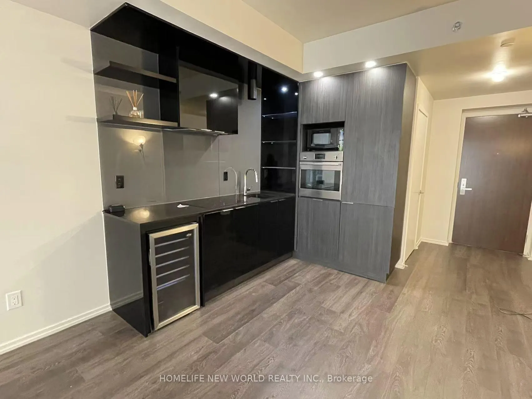 Photo 5 of Unit 1108, 70 Temperance Street, Toronto, Bay Street Corridor — HOMEH
