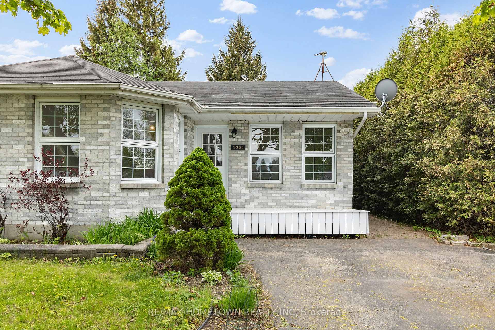 Photo 2 of 5303 Maple Street, Edwardsburgh/Cardinal, Town of Cardinal — HOMEH