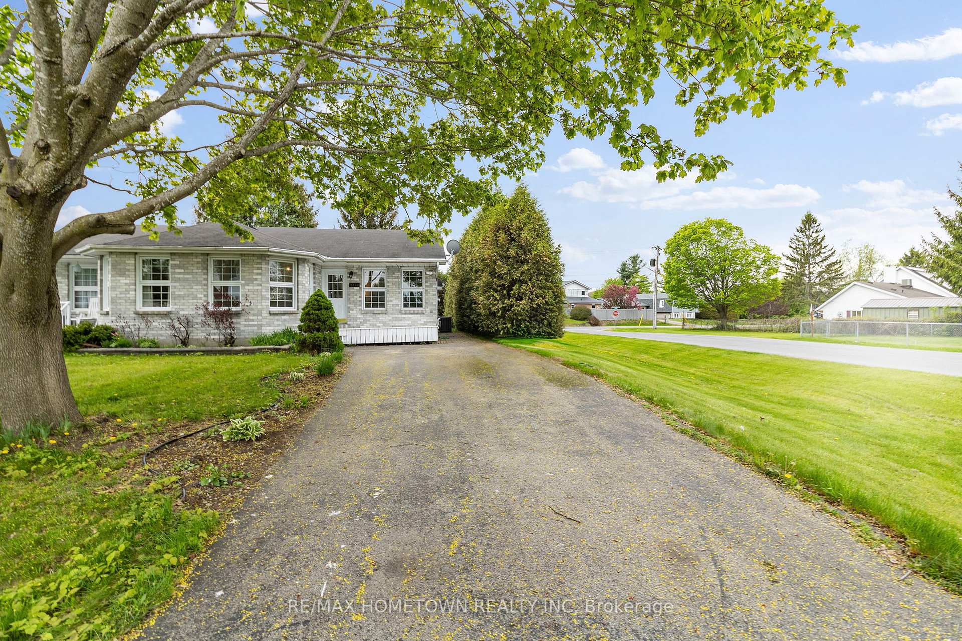Photo 3 of 5303 Maple Street, Edwardsburgh/Cardinal, Town of Cardinal — HOMEH
