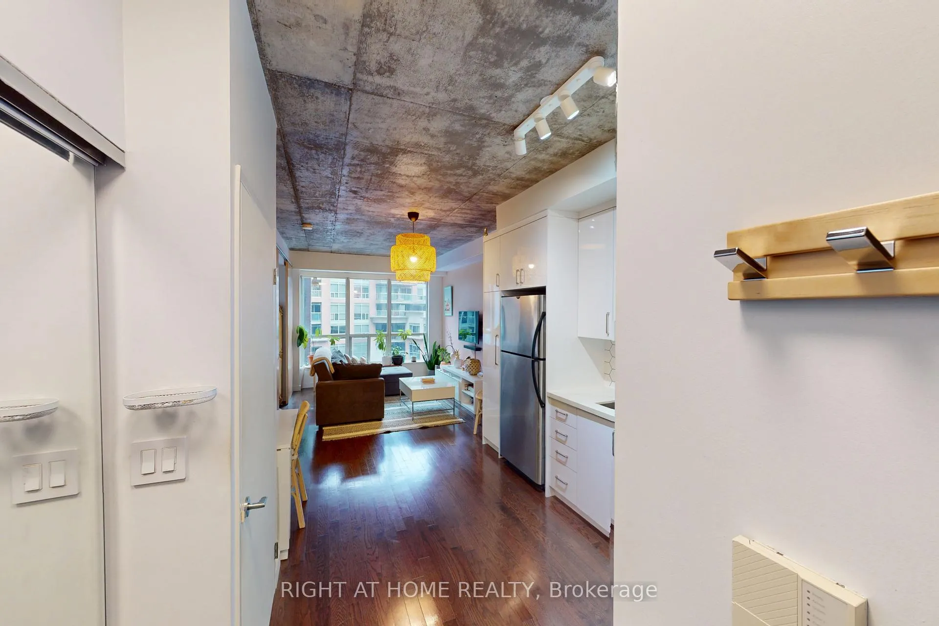 Photo 3 of Unit 403, 1 Shaw Street, Toronto, Niagara — HOMEH