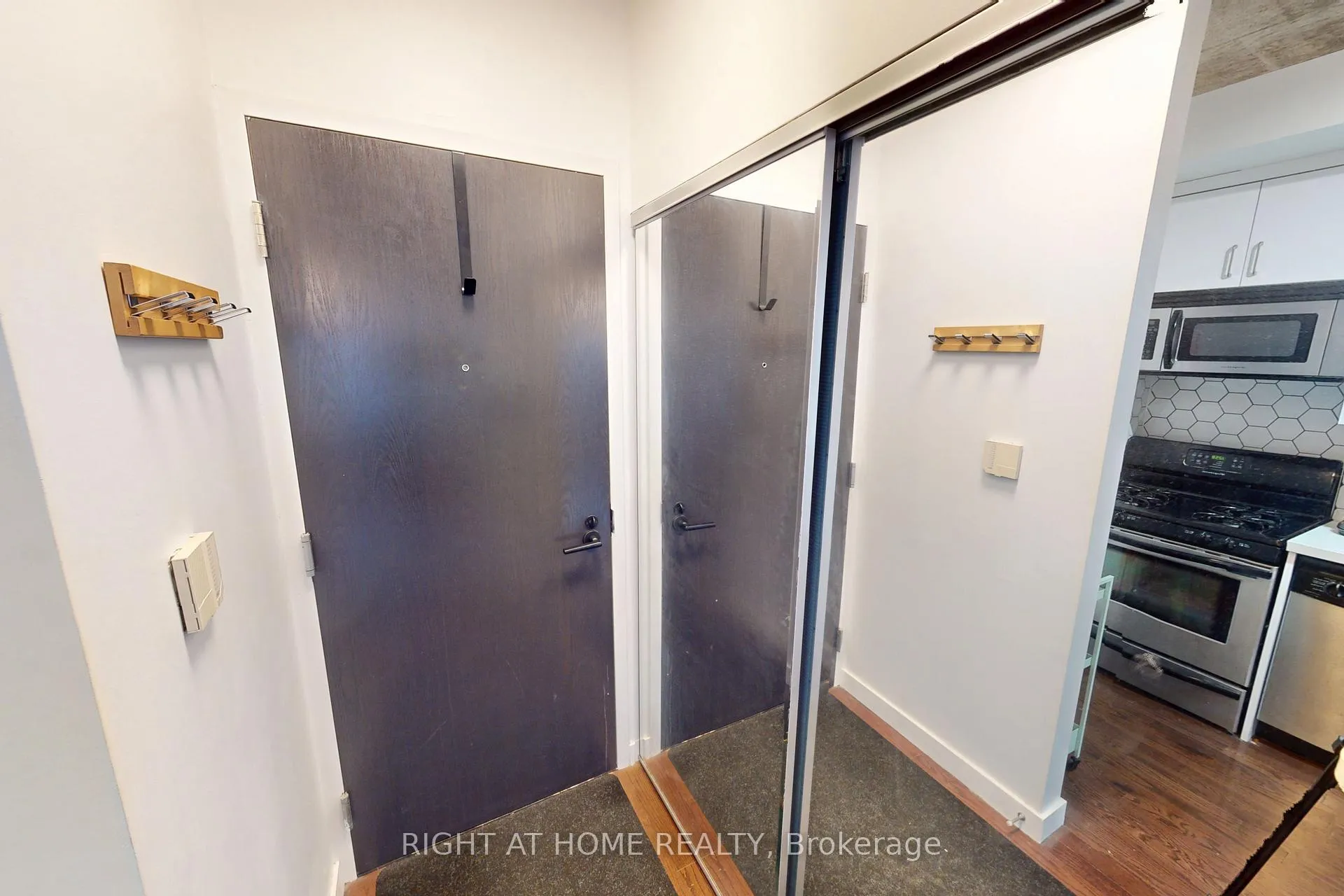 Photo 4 of Unit 403, 1 Shaw Street, Toronto, Niagara — HOMEH