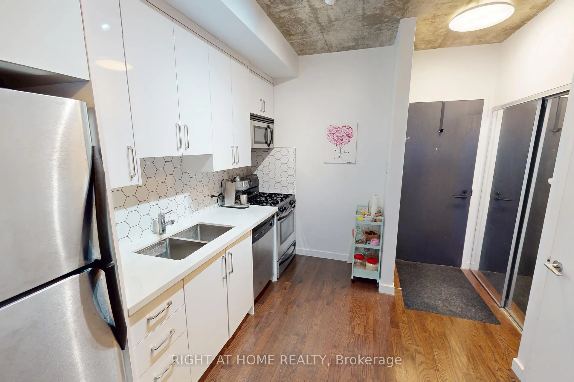 Photo 7 of Unit 403, 1 Shaw Street, Toronto, Niagara — HOMEH
