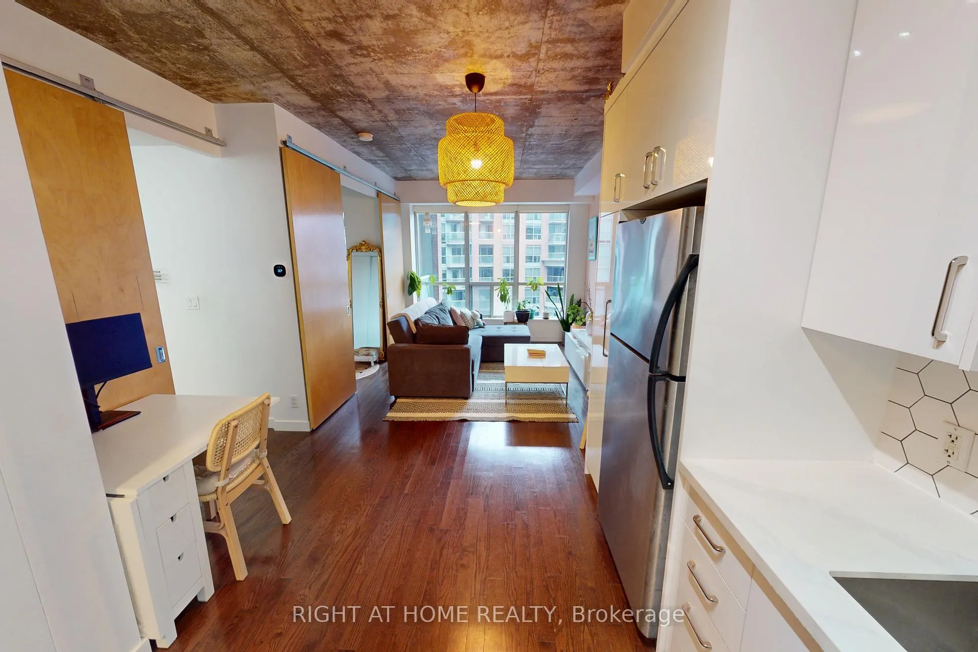 Photo 8 of Unit 403, 1 Shaw Street, Toronto, Niagara — HOMEH
