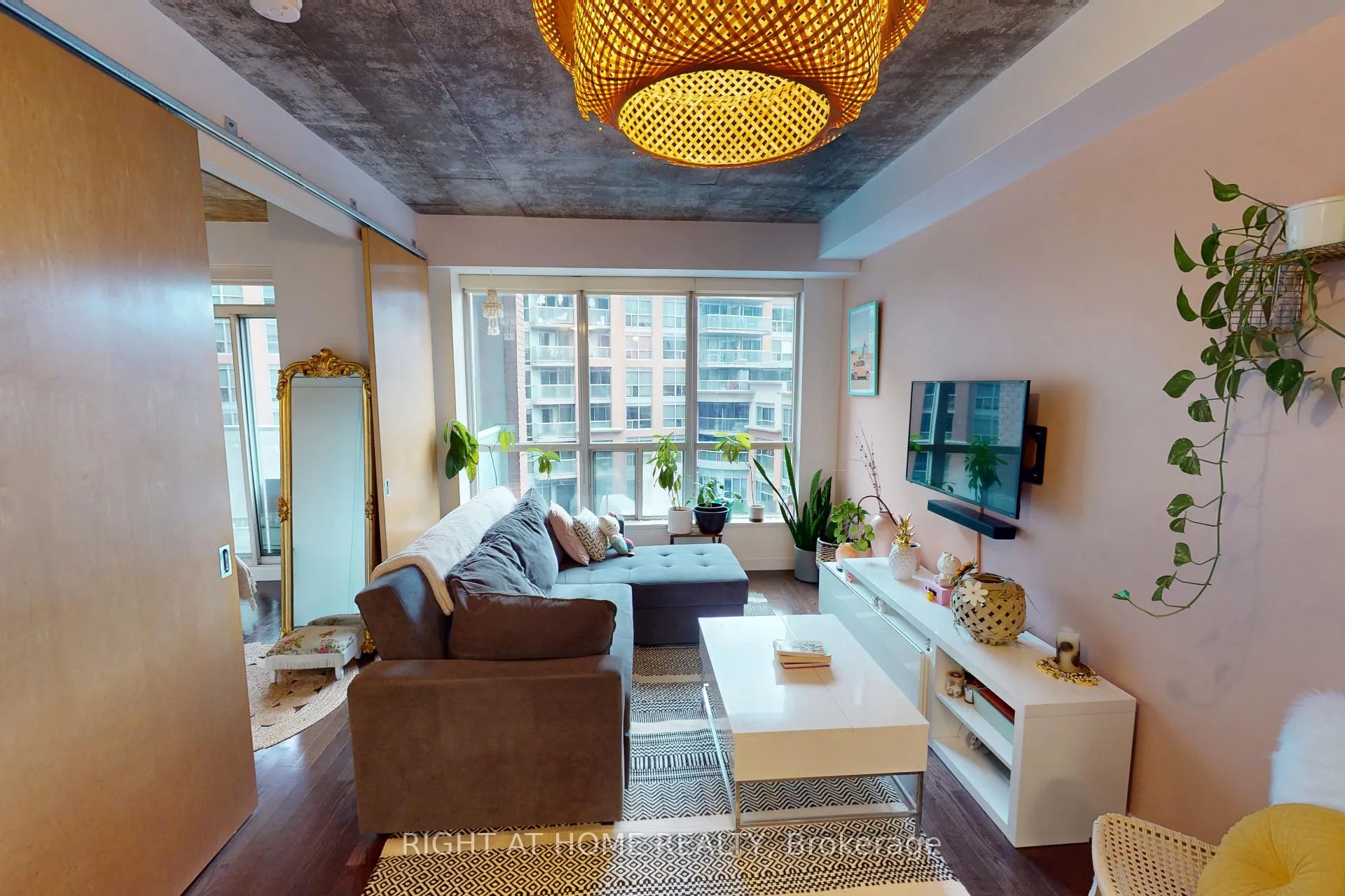 Photo 11 of Unit 403, 1 Shaw Street, Toronto, Niagara — HOMEH