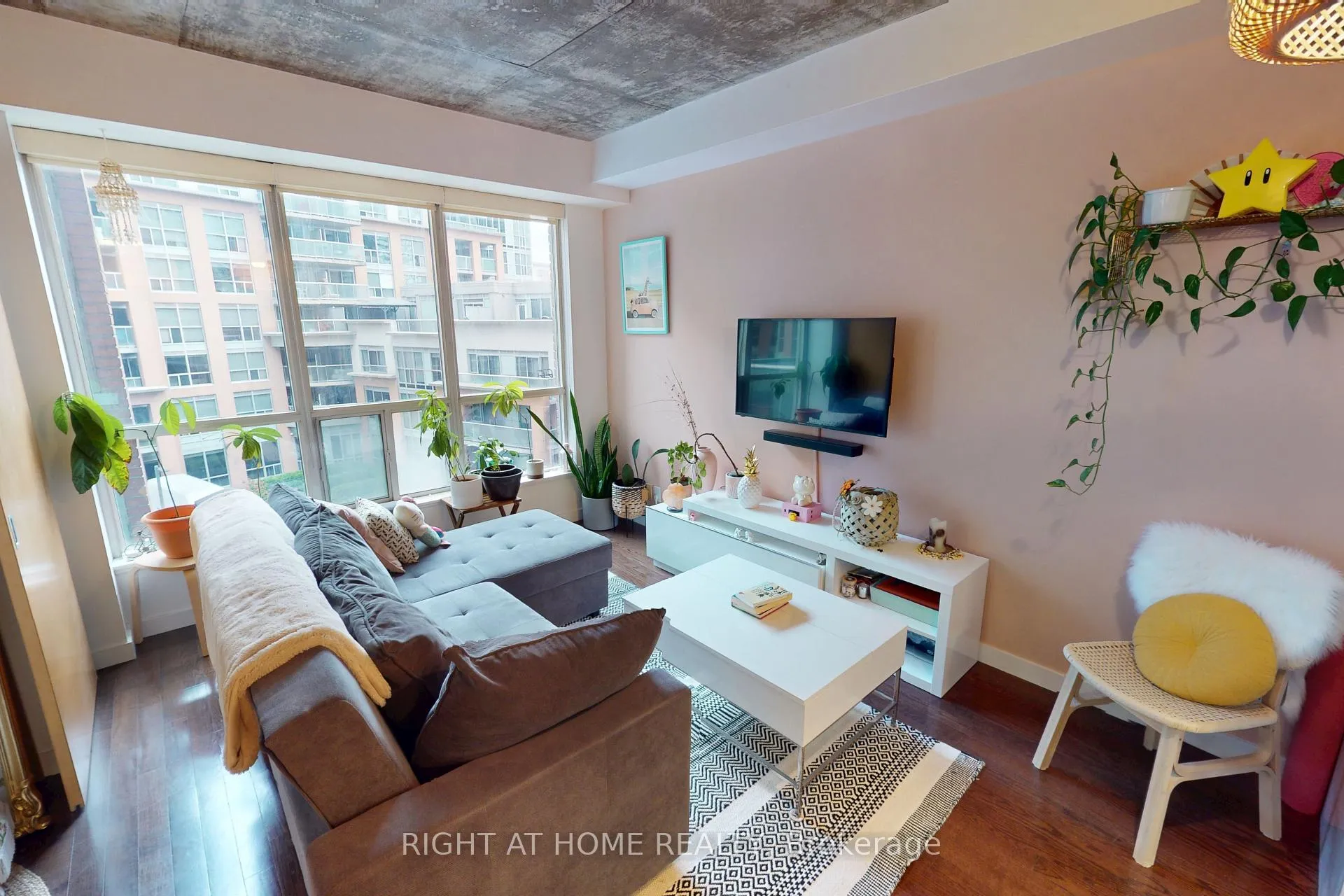Photo 12 of Unit 403, 1 Shaw Street, Toronto, Niagara — HOMEH