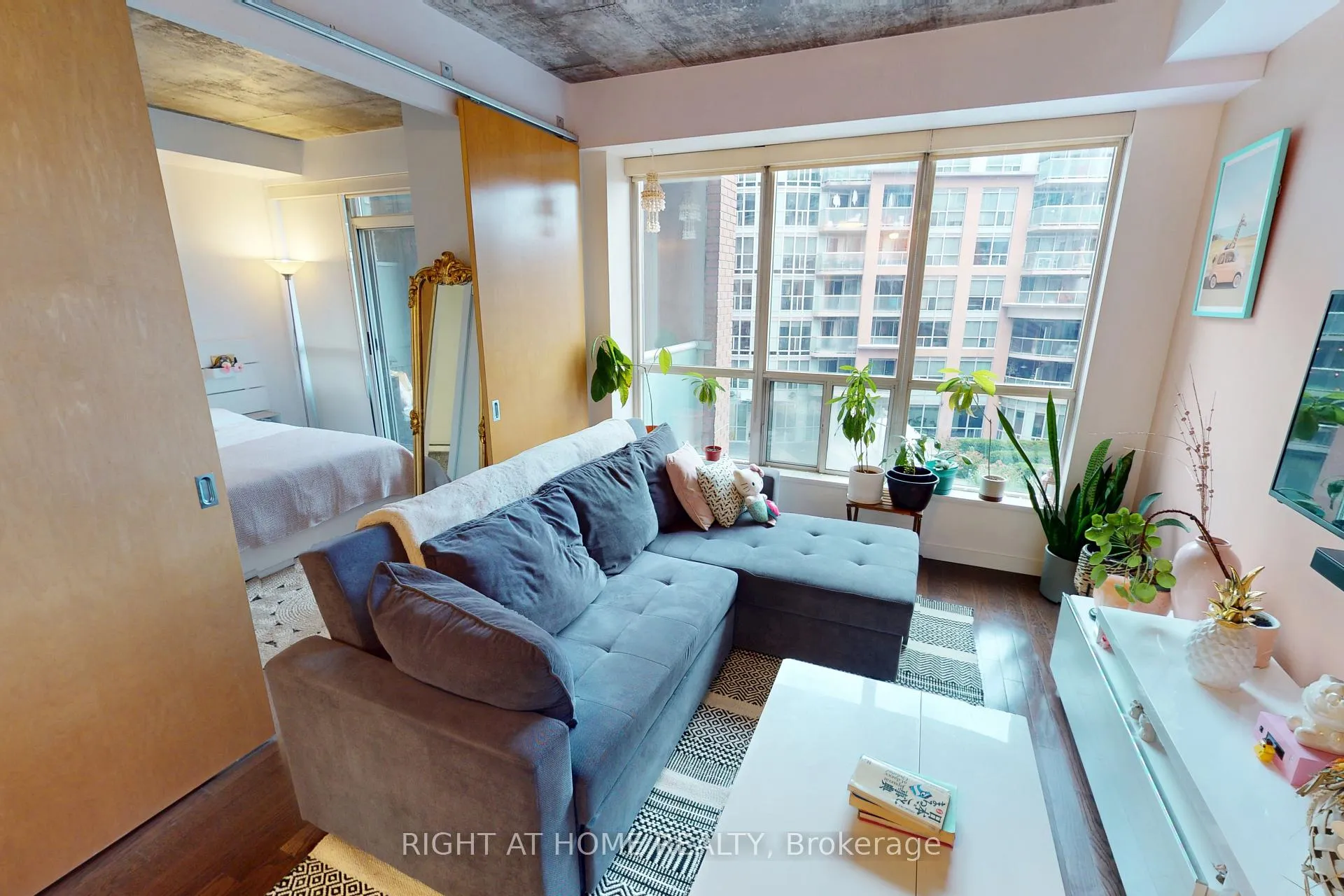 Photo 13 of Unit 403, 1 Shaw Street, Toronto, Niagara — HOMEH