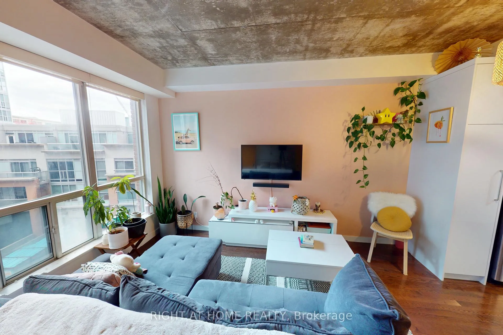 Photo 17 of Unit 403, 1 Shaw Street, Toronto, Niagara — HOMEH