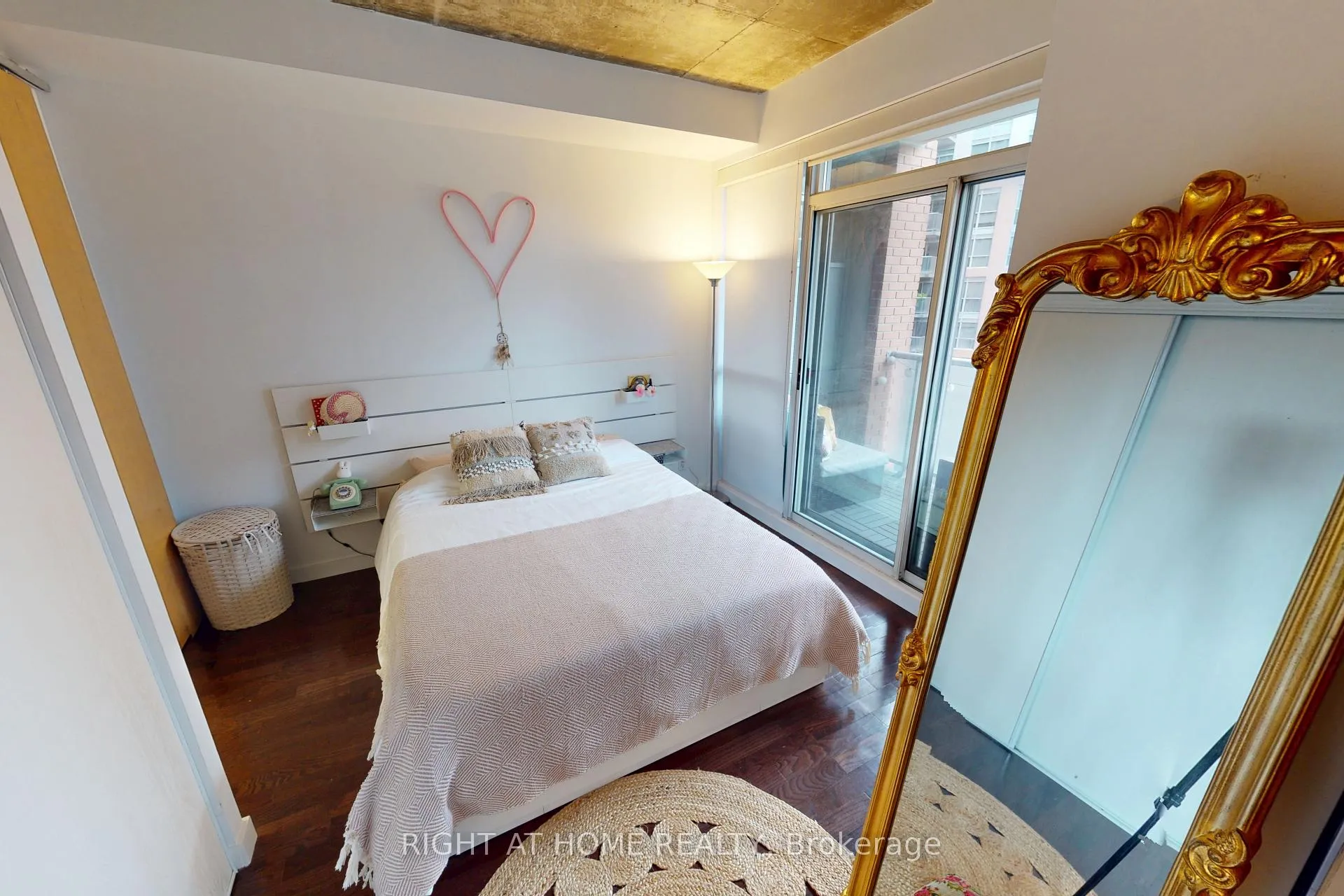 Photo 19 of Unit 403, 1 Shaw Street, Toronto, Niagara — HOMEH