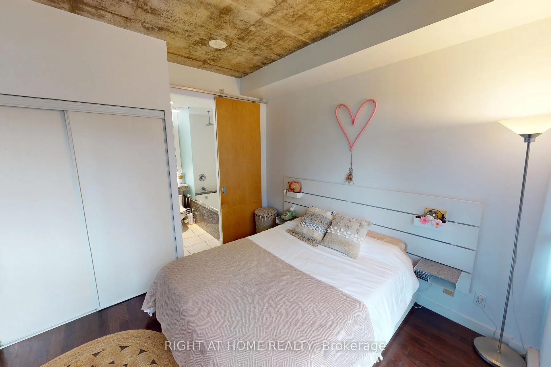 Photo 20 of Unit 403, 1 Shaw Street, Toronto, Niagara — HOMEH