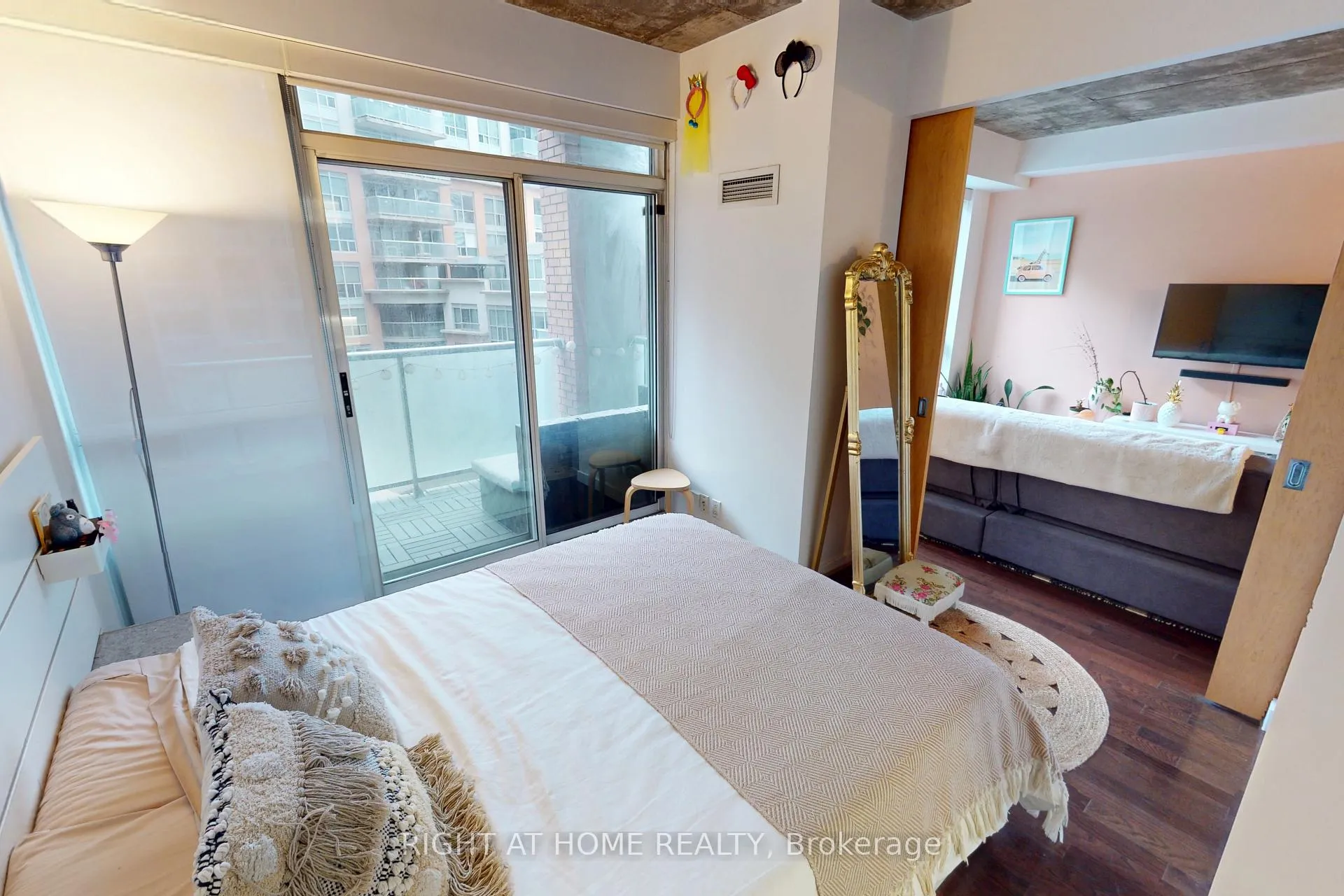 Photo 23 of Unit 403, 1 Shaw Street, Toronto, Niagara — HOMEH