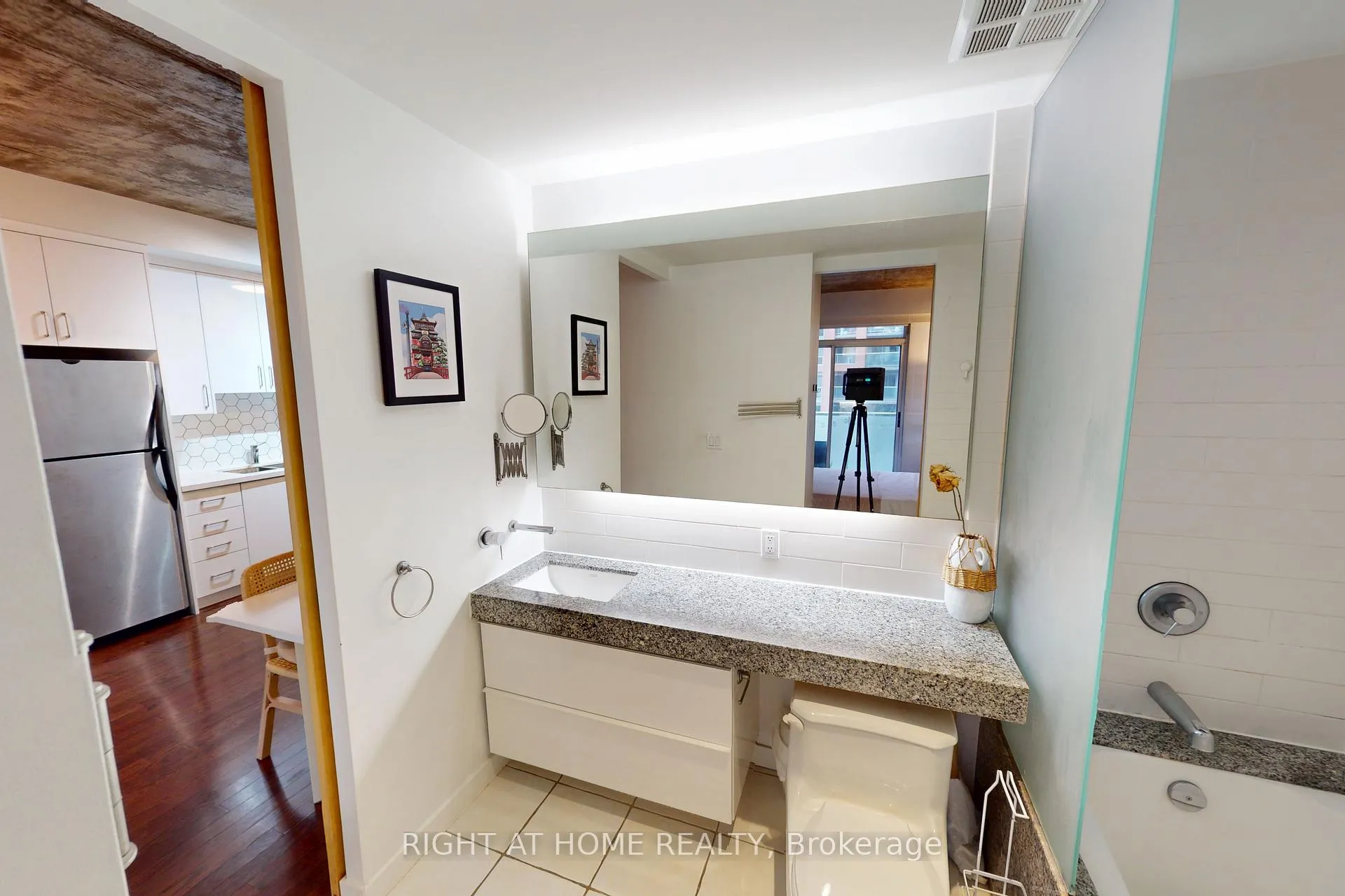 Photo 25 of Unit 403, 1 Shaw Street, Toronto, Niagara — HOMEH