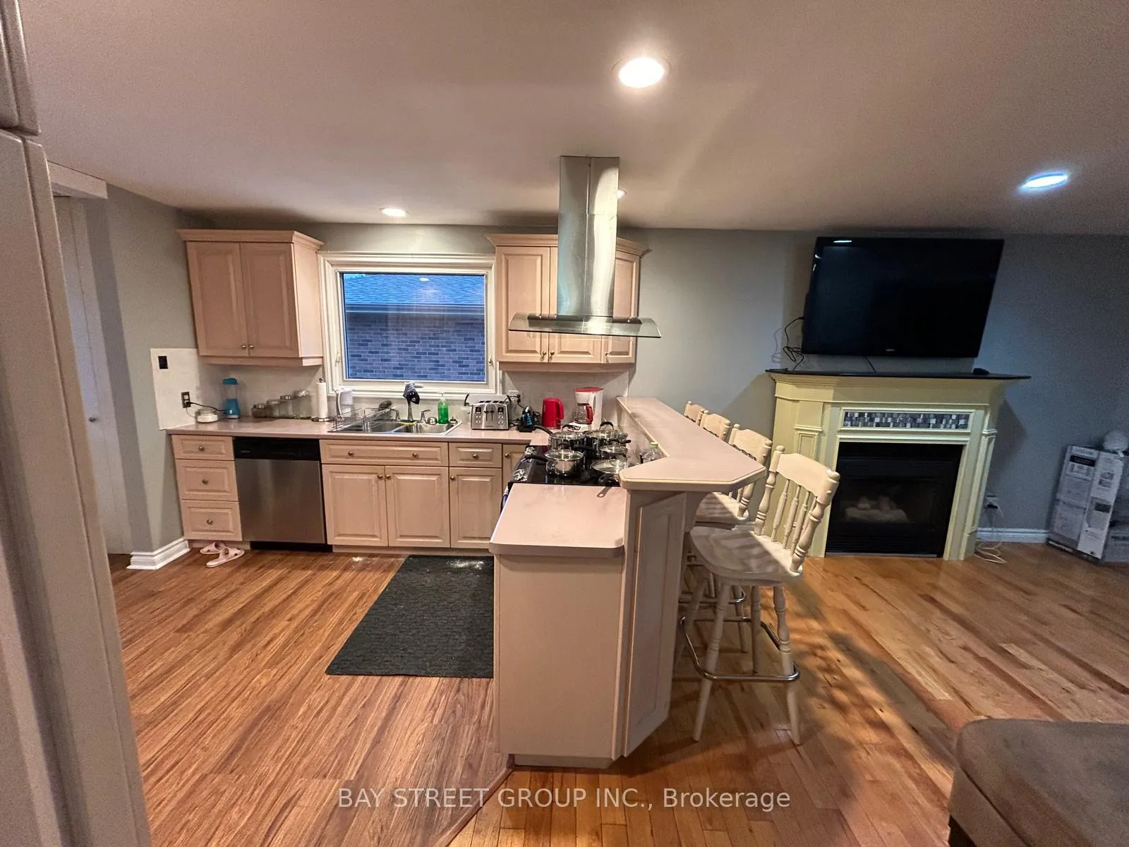 Photo 3 of 125 Loyalist Drive, Hamilton, Corman — HOMEH