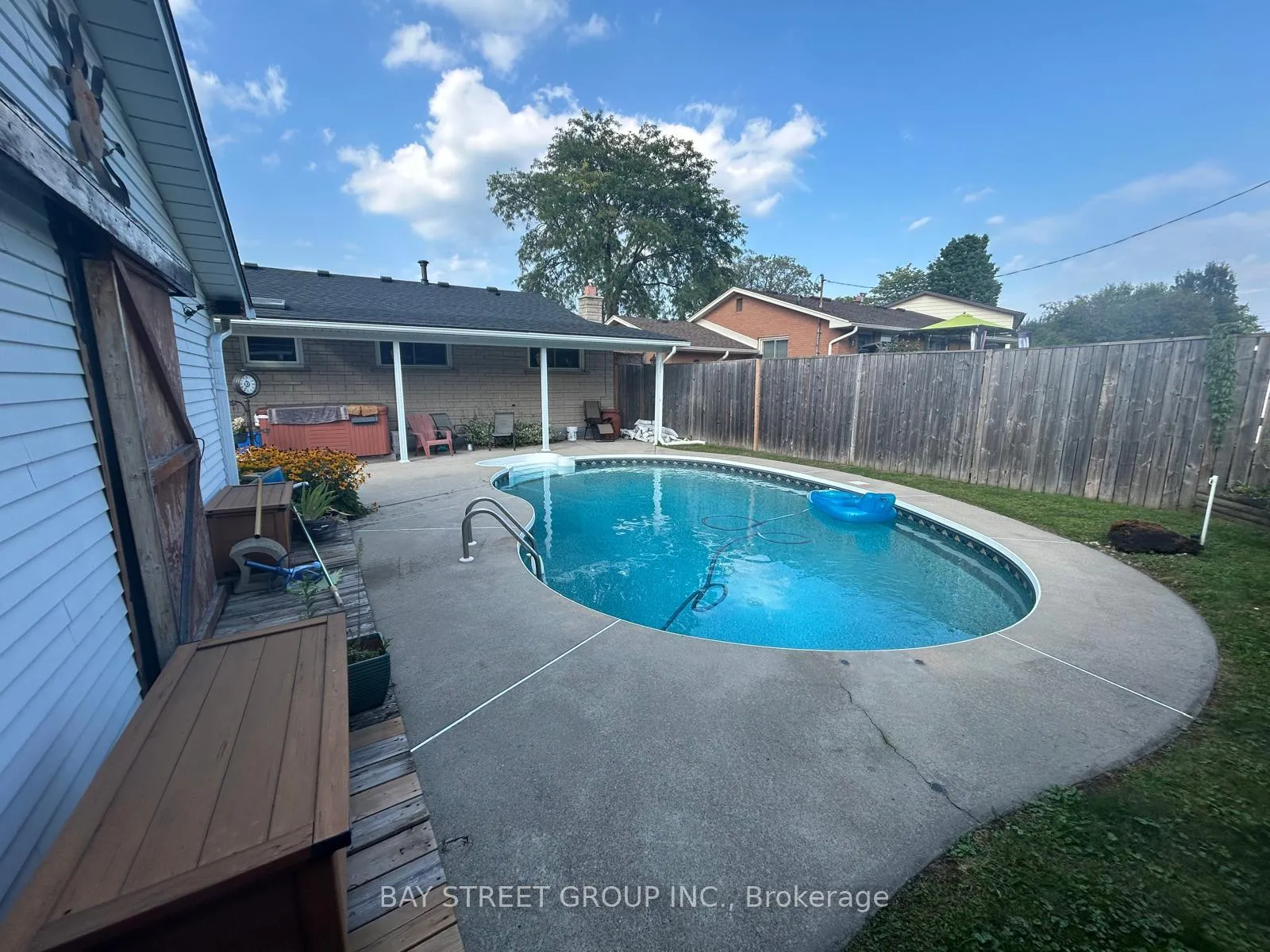 Photo 16 of 125 Loyalist Drive, Hamilton, Corman — HOMEH
