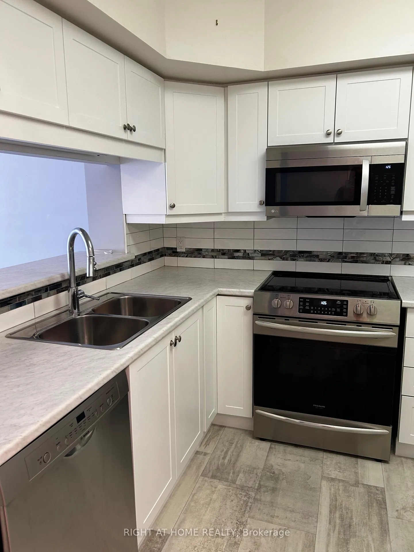 Photo 18 of Unit 513, 94 Dean Avenue, Barrie, Painswick South — HOMEH