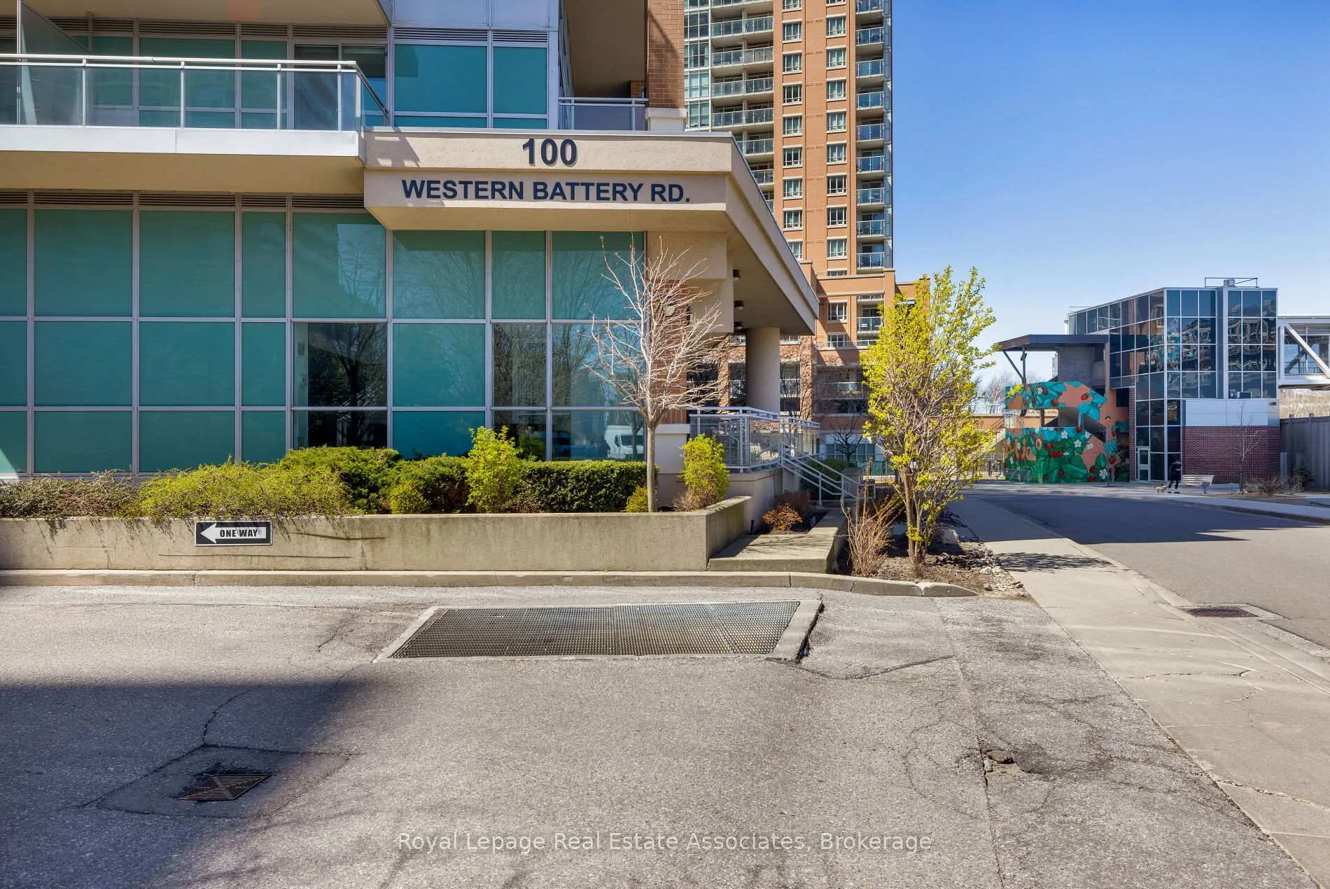 Photo 5 of Unit 1203, 100 Western Battery Road, Toronto, Niagara — HOMEH
