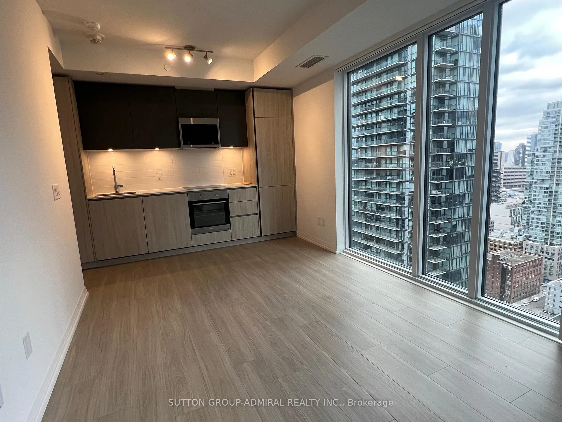 Photo 10 of Unit 3529, 28 Widmer Street, Toronto, Waterfront Communities — HOMEH