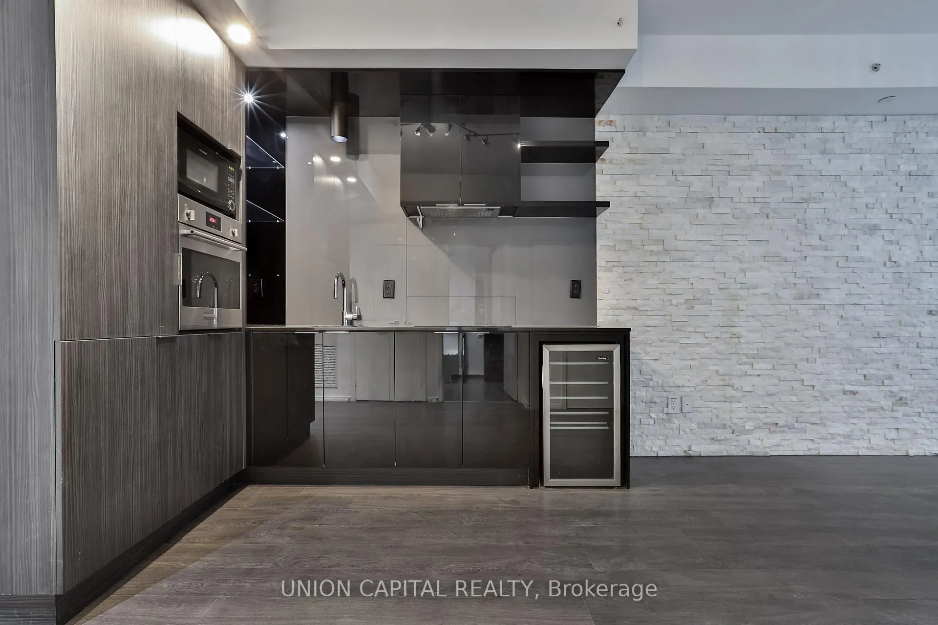 Photo 8 of Unit 710, 70 Temperance Street, Toronto, Bay Street Corridor — HOMEH
