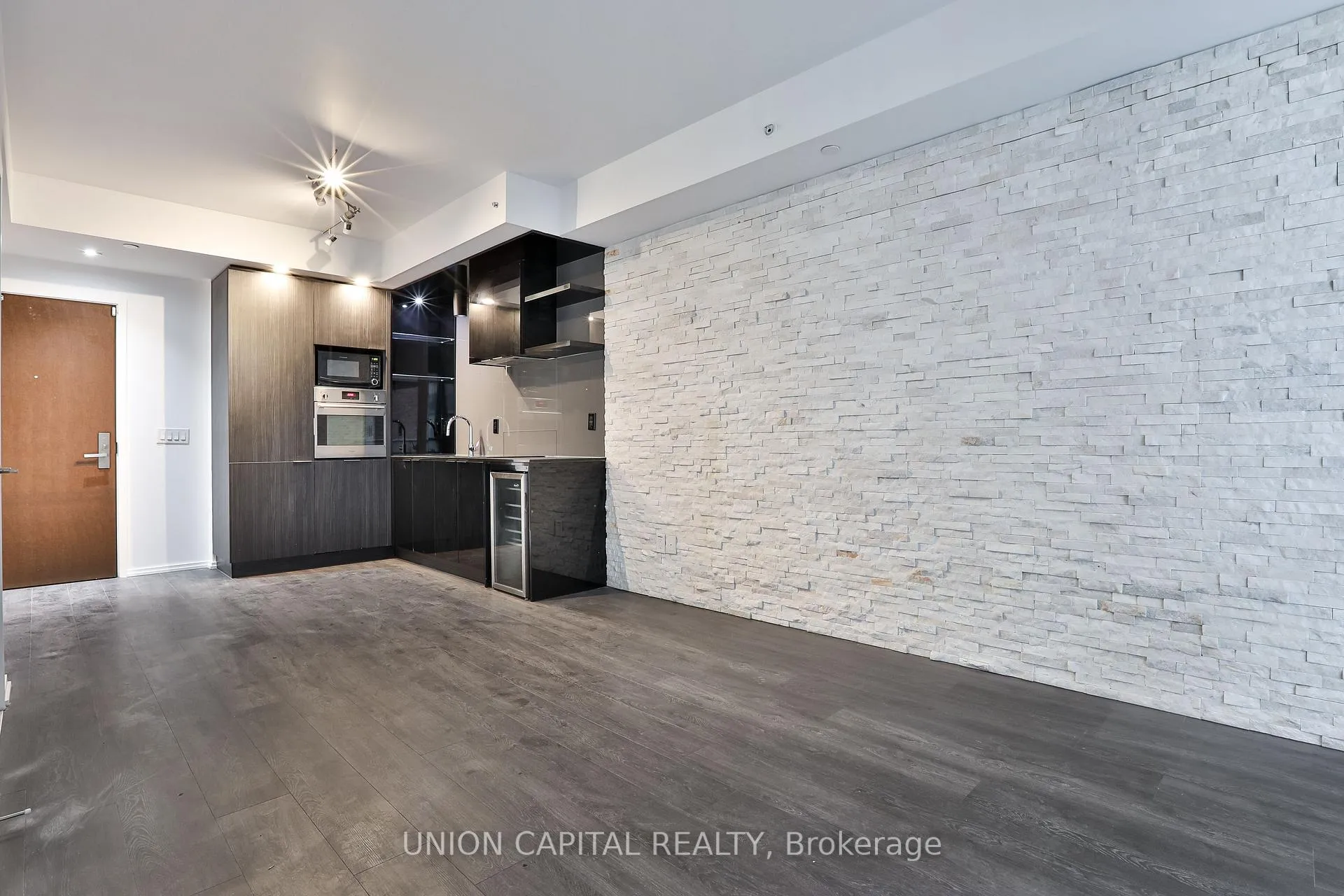 Photo 9 of Unit 710, 70 Temperance Street, Toronto, Bay Street Corridor — HOMEH