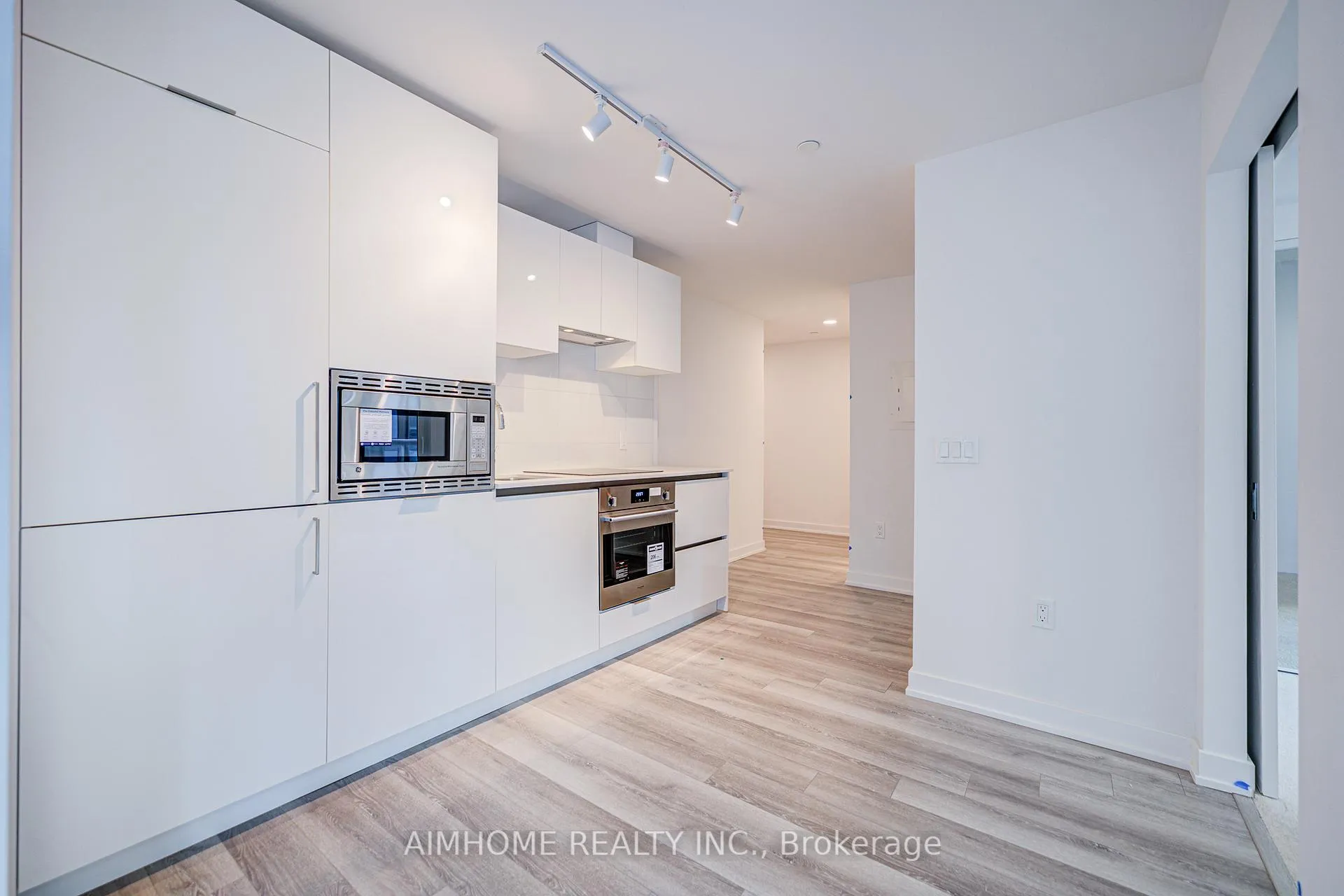Photo 8 of Unit 2412, 230 Simcoe Street, Toronto, Kensington-Chinatown — HOMEH