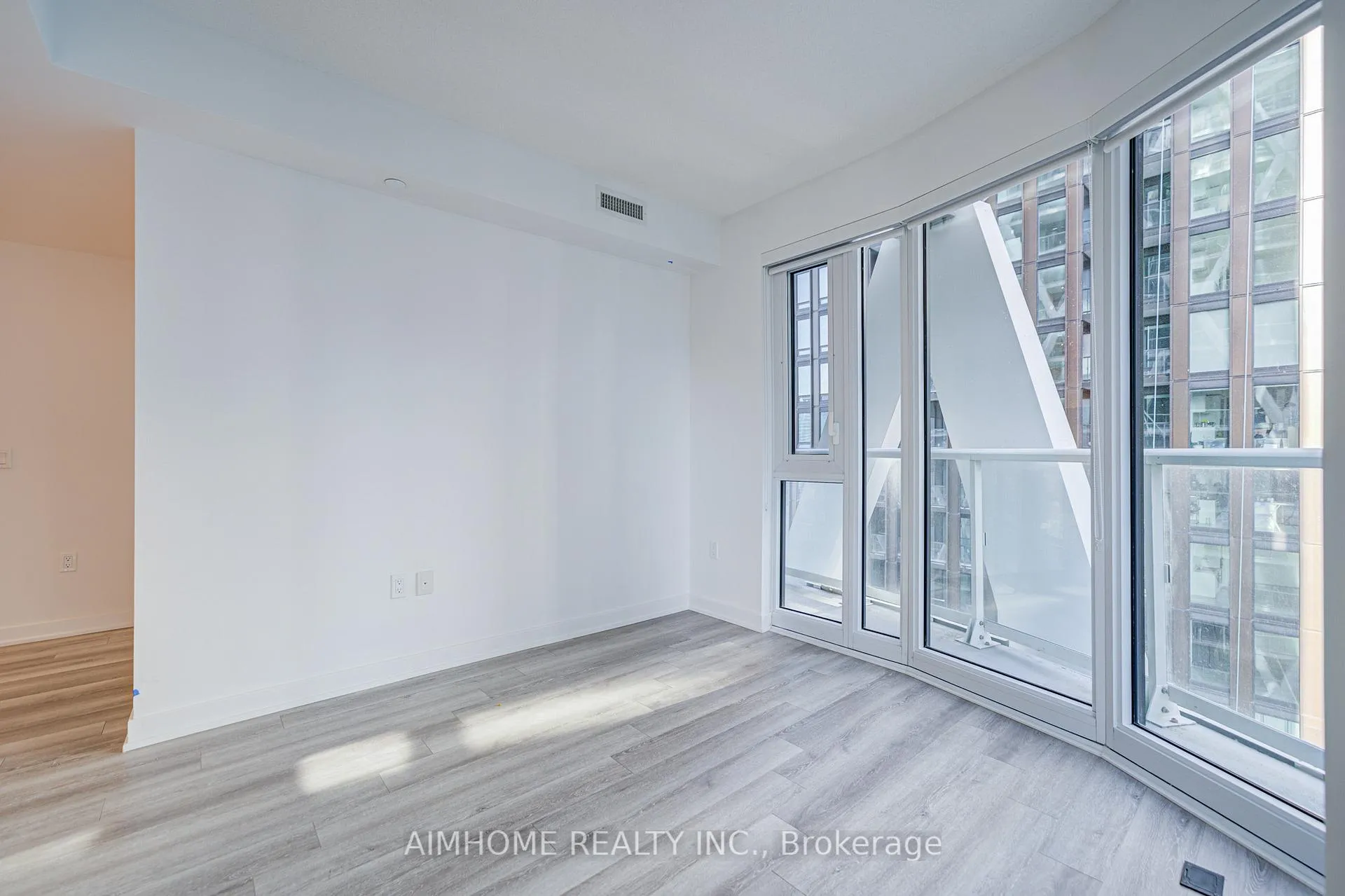 Photo 11 of Unit 2412, 230 Simcoe Street, Toronto, Kensington-Chinatown — HOMEH