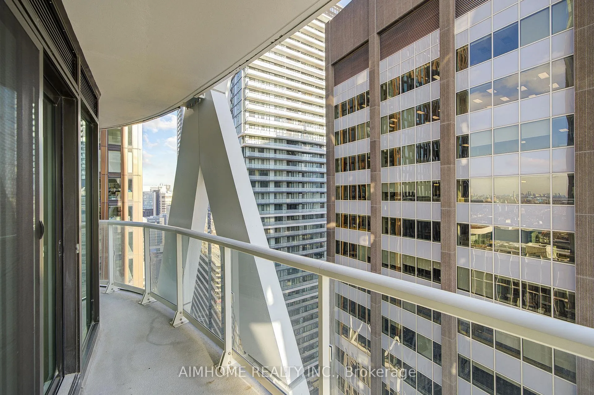 Photo 14 of Unit 2412, 230 Simcoe Street, Toronto, Kensington-Chinatown — HOMEH