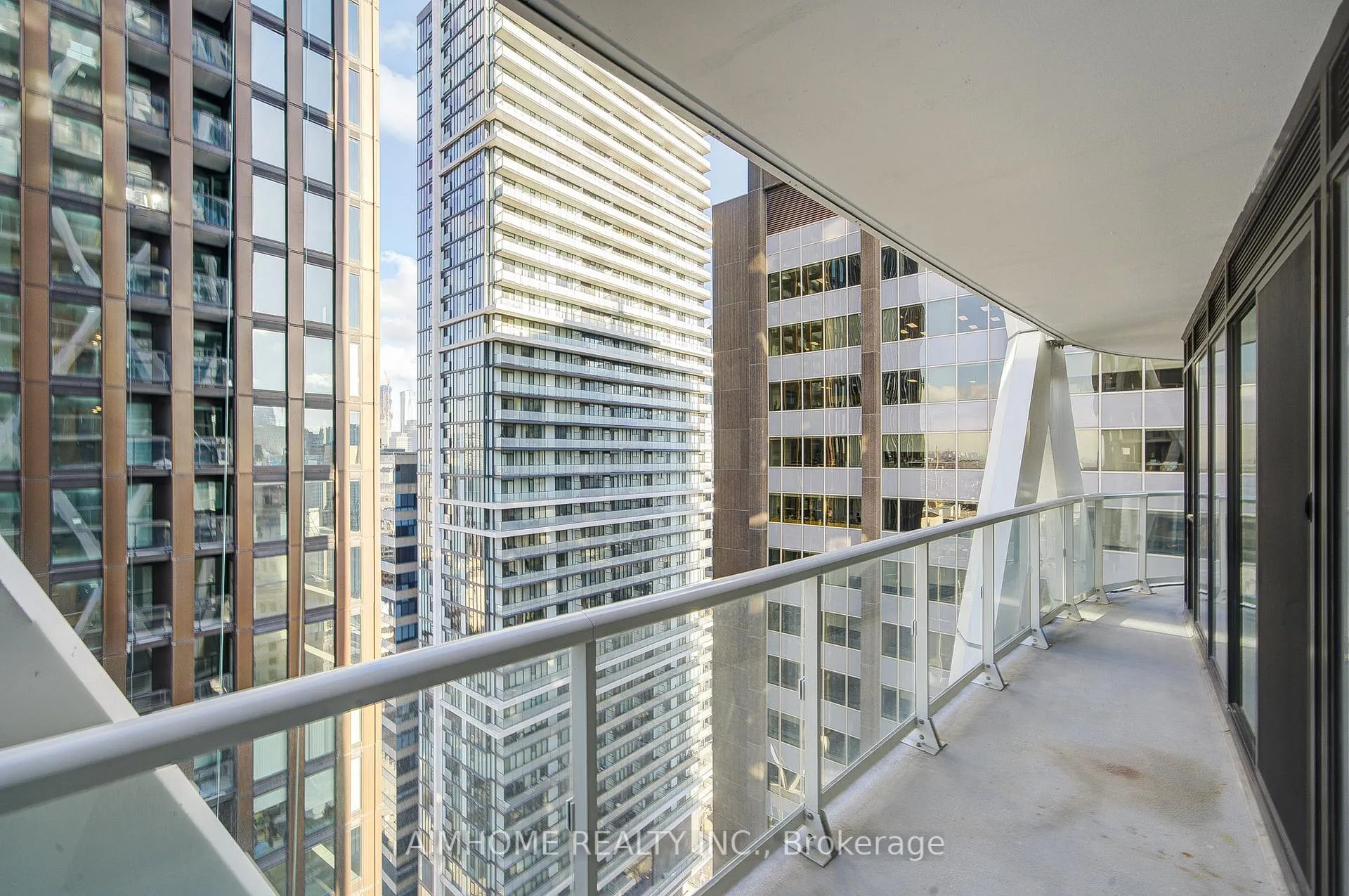 Photo 18 of Unit 2412, 230 Simcoe Street, Toronto, Kensington-Chinatown — HOMEH