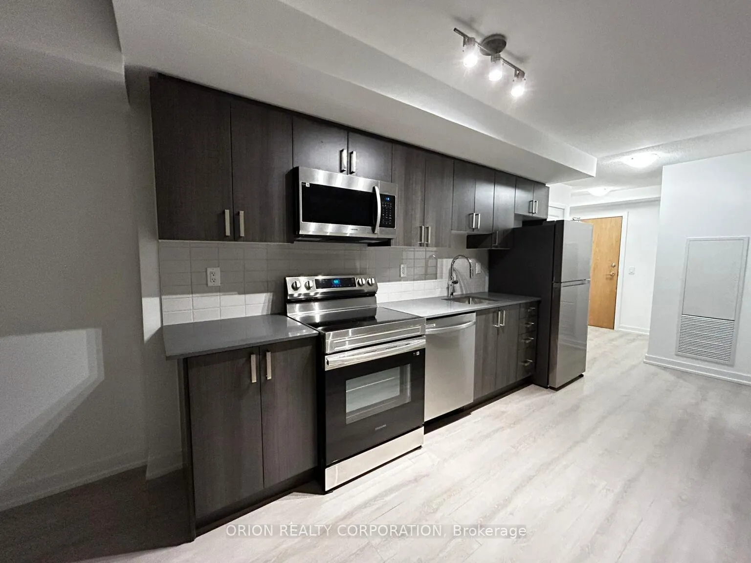 Photo 4 of Unit 804, 1435 Celebration Drive, Pickering, Bay Ridges — HOMEH