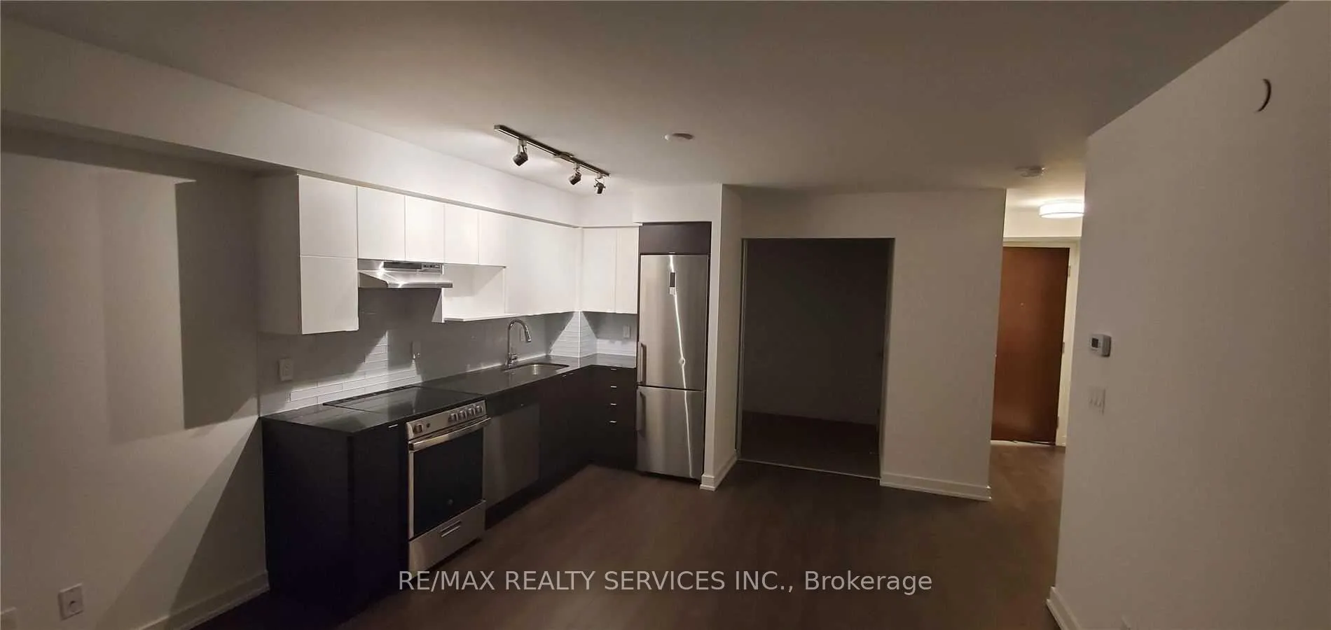 Front of Unit 906, 120 Varna Drive