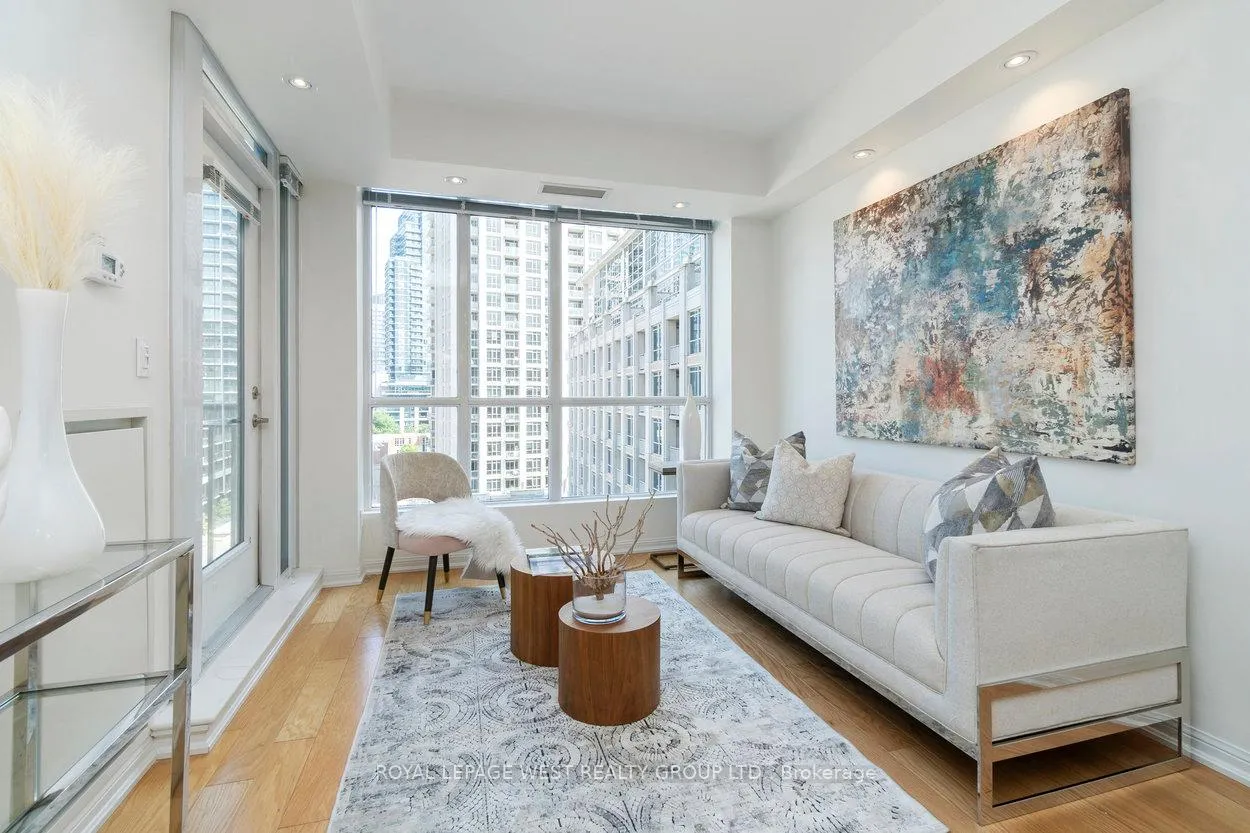 Photo 1 of Unit 809, 628 Fleet Street, Toronto, Niagara — HOMEH