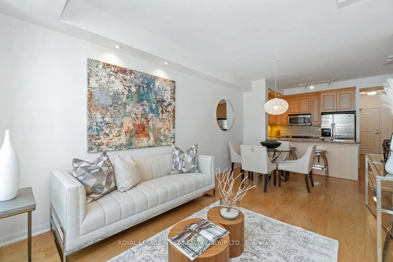 Photo 2 of Unit 809, 628 Fleet Street, Toronto, Niagara — HOMEH